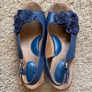 b. o.c Blue Wedge Sandal 7M